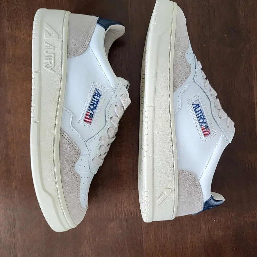 NWT - Autry Medalist Low Women’s Sneakers in White Blue 👟💙 - Picture 7 of 11